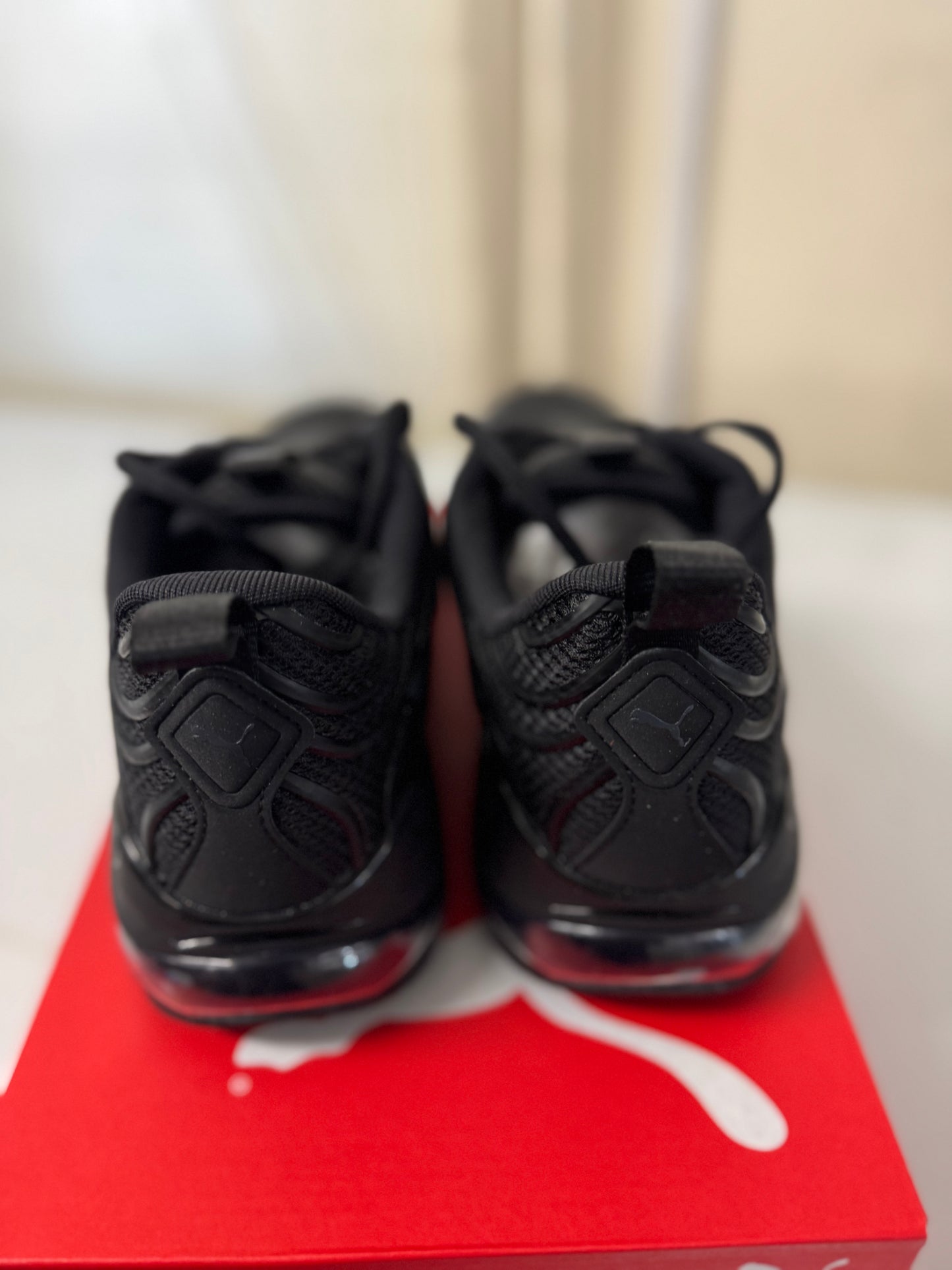 UK 9 PUMA Voltra Trainers, Sneakers Unisex SOFTFOAM+: Step-in comfort sockliner